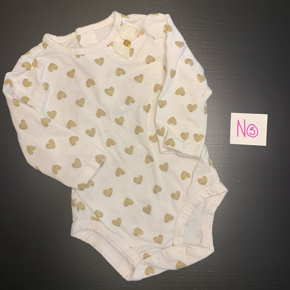 ⭐️5/$10.00⭐️ Carter’s 12m Golden Heart Onesie